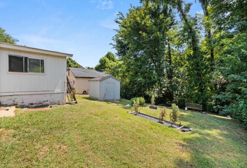 933 WESTERN PARK DR, Memphis, Tennessee 38109, 3 Bedroom Bedrooms, 6 Room Rooms,1 BathroomBathrooms,Residential,For Sale,WESTERN PARK,0,10229299