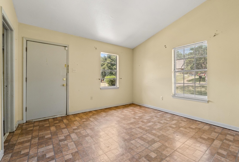 933 WESTERN PARK DR, Memphis, Tennessee 38109, 3 Bedroom Bedrooms, 6 Room Rooms,1 BathroomBathrooms,Residential,For Sale,WESTERN PARK,0,10229299