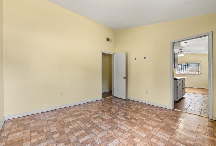 933 WESTERN PARK DR, Memphis, Tennessee 38109, 3 Bedroom Bedrooms, 6 Room Rooms,1 BathroomBathrooms,Residential,For Sale,WESTERN PARK,0,10229299