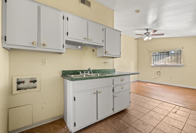 933 WESTERN PARK DR, Memphis, Tennessee 38109, 3 Bedroom Bedrooms, 6 Room Rooms,1 BathroomBathrooms,Residential,For Sale,WESTERN PARK,0,10229299