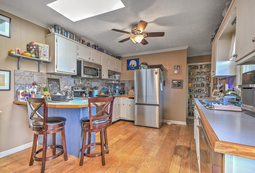 1837 MOUNTAIN VIEW AVE, Other, Tennessee 37664, 4 Bedroom Bedrooms, 8 Room Rooms,2.1 BathroomBathrooms,Residential,For Sale,MOUNTAIN VIEW,0,10229302