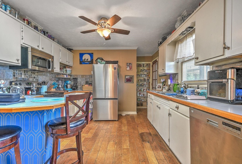 1837 MOUNTAIN VIEW AVE, Other, Tennessee 37664, 4 Bedroom Bedrooms, 8 Room Rooms,2.1 BathroomBathrooms,Residential,For Sale,MOUNTAIN VIEW,0,10229302