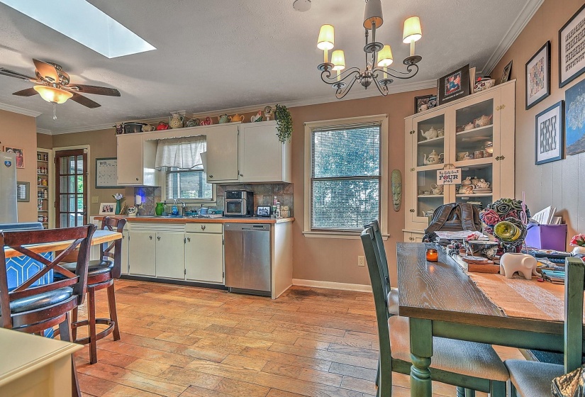 1837 MOUNTAIN VIEW AVE, Other, Tennessee 37664, 4 Bedroom Bedrooms, 8 Room Rooms,2.1 BathroomBathrooms,Residential,For Sale,MOUNTAIN VIEW,0,10229302