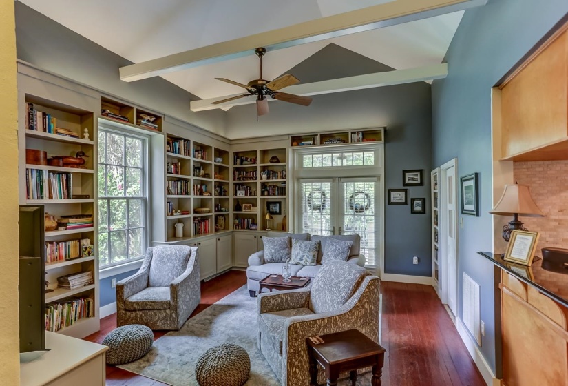 127 GHOLSON AVE, Holly Springs, Mississippi 38635, 4 Bedroom Bedrooms, 11 Room Rooms,2.1 BathroomBathrooms,Residential,For Sale,GHOLSON,0,10229322