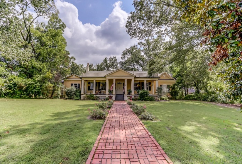 127 GHOLSON AVE, Holly Springs, Mississippi 38635, 4 Bedroom Bedrooms, 11 Room Rooms,2.1 BathroomBathrooms,Residential,For Sale,GHOLSON,0,10229322