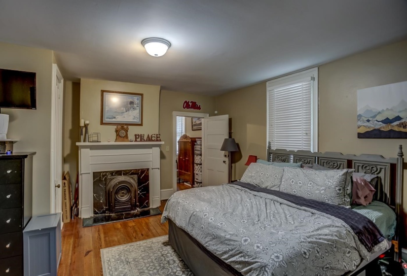 127 GHOLSON AVE, Holly Springs, Mississippi 38635, 4 Bedroom Bedrooms, 11 Room Rooms,2.1 BathroomBathrooms,Residential,For Sale,GHOLSON,0,10229322