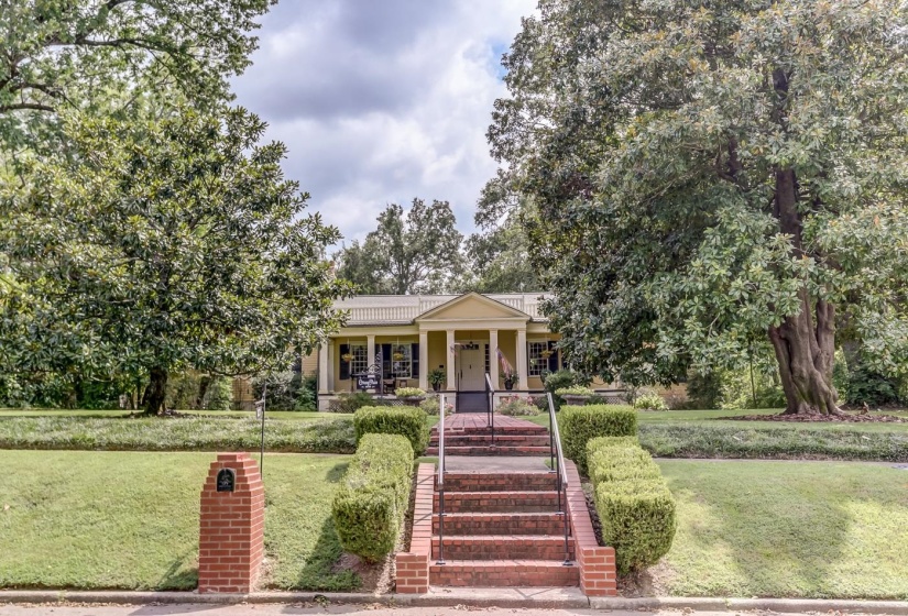 127 GHOLSON AVE, Holly Springs, Mississippi 38635, 4 Bedroom Bedrooms, 11 Room Rooms,2.1 BathroomBathrooms,Residential,For Sale,GHOLSON,0,10229322