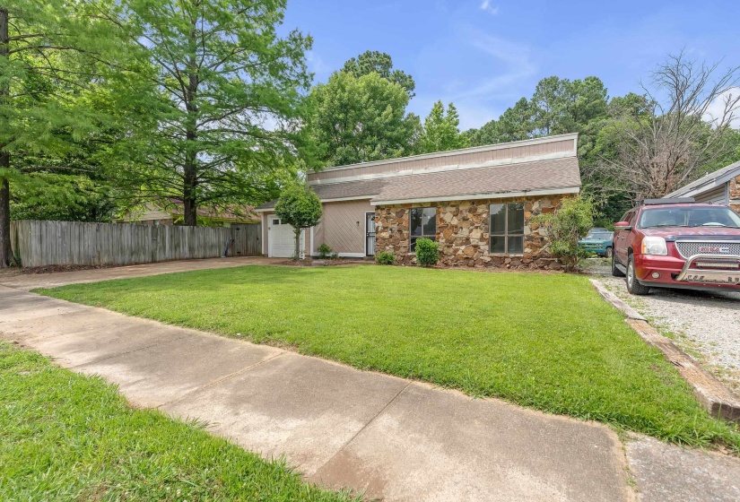 6128 RAINTREE DR, Memphis, Tennessee 38115, 3 Bedroom Bedrooms, 7 Room Rooms,2 BathroomBathrooms,Residential,For Sale,RAINTREE,0,10218265