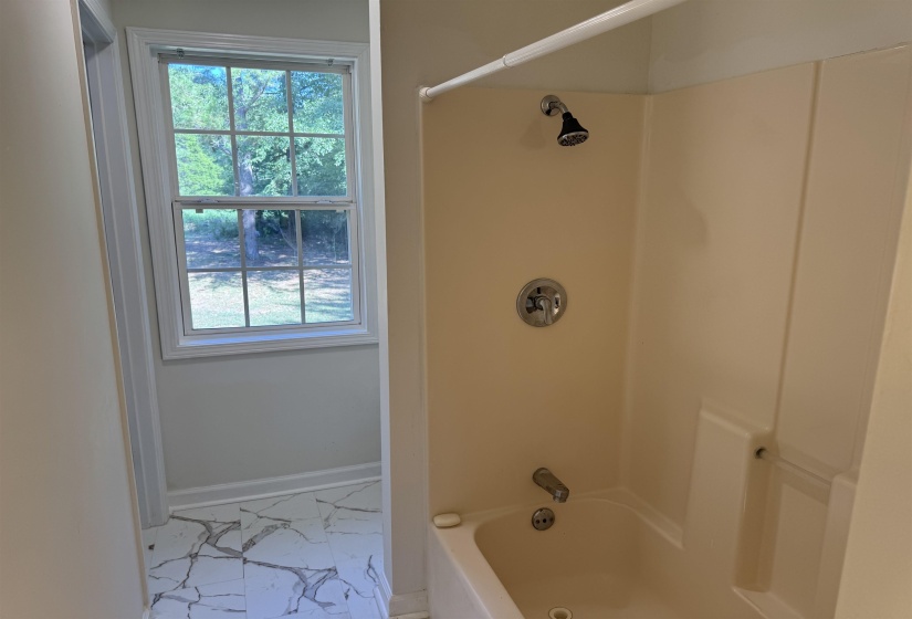 200 FAIRWAY DR, Saulsbury, Tennessee 38067, 3 Bedroom Bedrooms, 7 Room Rooms,2.1 BathroomBathrooms,Residential,For Sale,FAIRWAY,0,10229347