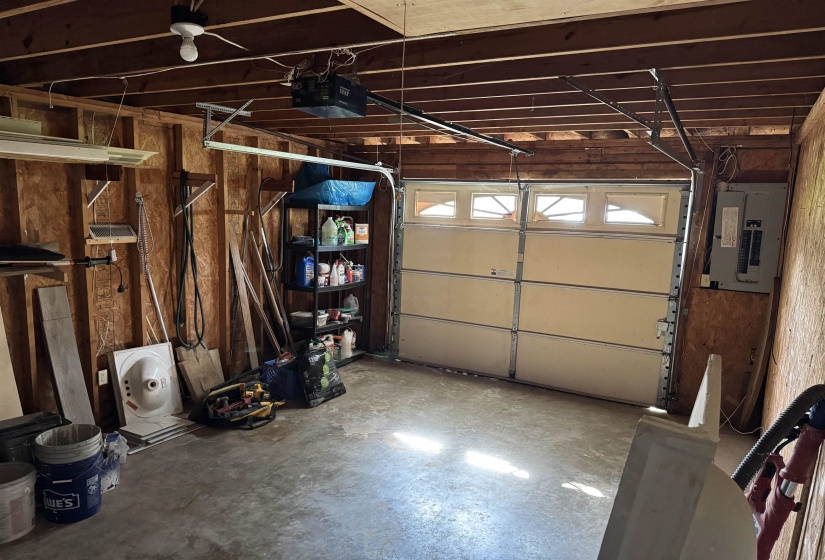 200 FAIRWAY DR, Saulsbury, Tennessee 38067, 3 Bedroom Bedrooms, 7 Room Rooms,2.1 BathroomBathrooms,Residential,For Sale,FAIRWAY,0,10229347