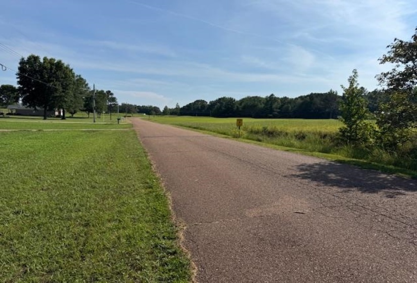 200 FAIRWAY DR, Saulsbury, Tennessee 38067, 3 Bedroom Bedrooms, 7 Room Rooms,2.1 BathroomBathrooms,Residential,For Sale,FAIRWAY,0,10229347