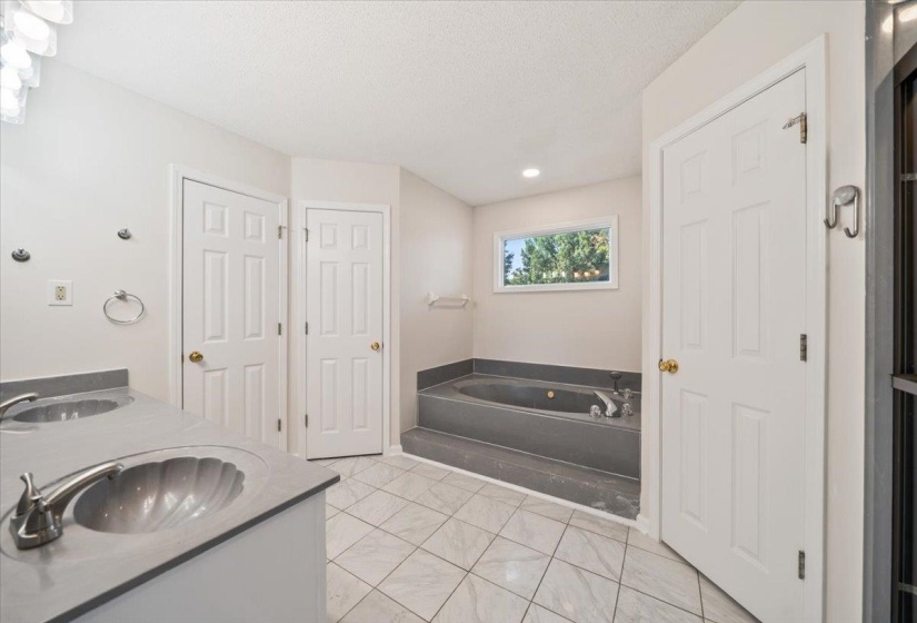 4715 OAK HARBOUR TRCE, Millington, Tennessee 38053, 6 Bedroom Bedrooms, 11 Room Rooms,4.1 BathroomBathrooms,Residential,For Sale,OAK HARBOUR,0,10229348