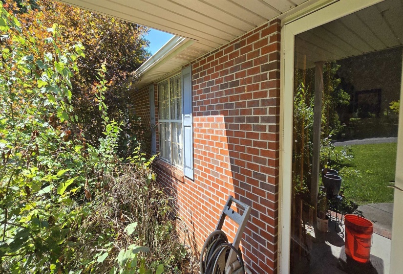 296 BATTLEFIELD DR, Dandridge, Tennessee 37725, 3 Bedroom Bedrooms, 7 Room Rooms,2 BathroomBathrooms,Residential,For Sale,BATTLEFIELD,0,10229351