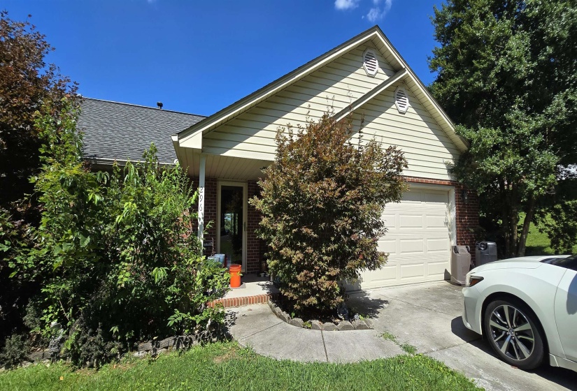 296 BATTLEFIELD DR, Dandridge, Tennessee 37725, 3 Bedroom Bedrooms, 7 Room Rooms,2 BathroomBathrooms,Residential,For Sale,BATTLEFIELD,0,10229351