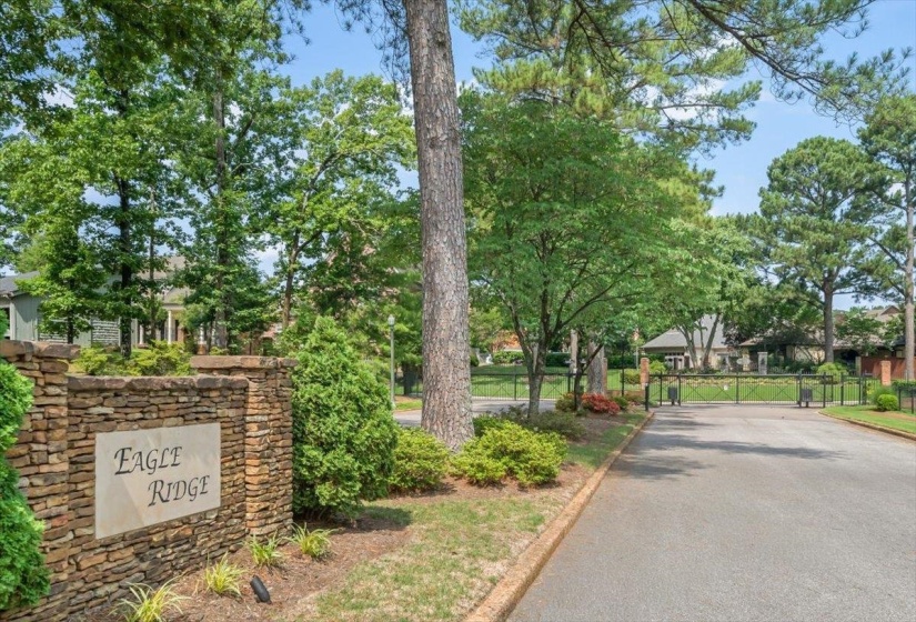 2506 EAGLERIDGE LN, Memphis, Tennessee 38016, 3 Bedroom Bedrooms, 7 Room Rooms,2.1 BathroomBathrooms,Residential,For Sale,EAGLERIDGE,0,10229352