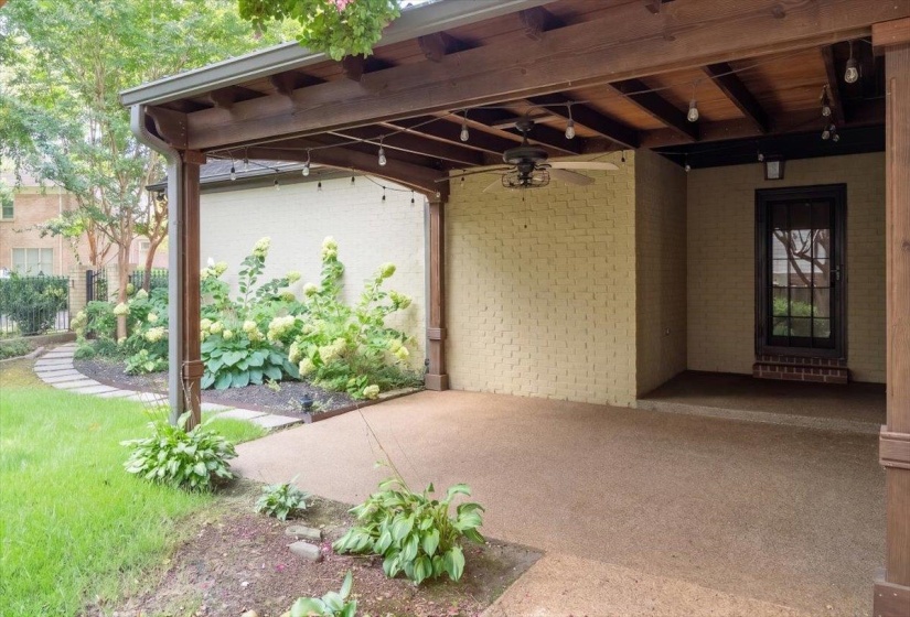 2506 EAGLERIDGE LN, Memphis, Tennessee 38016, 3 Bedroom Bedrooms, 7 Room Rooms,2.1 BathroomBathrooms,Residential,For Sale,EAGLERIDGE,0,10229352