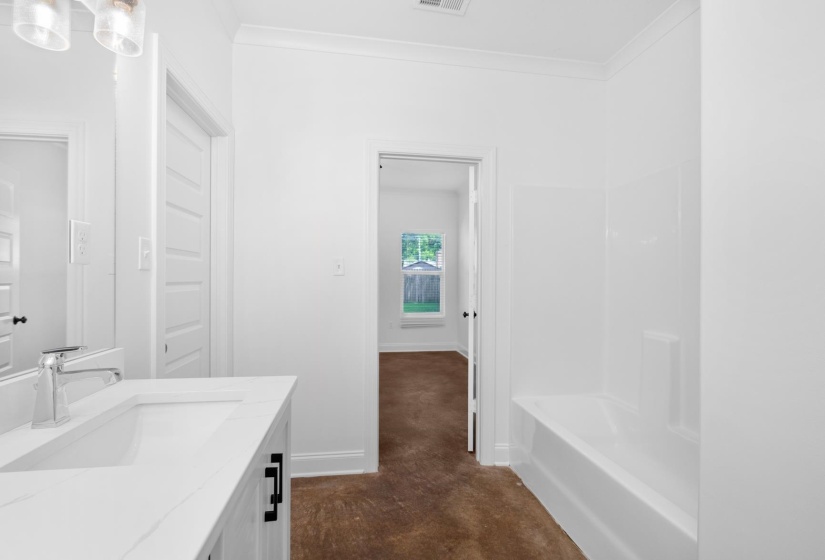1534 DELMONT RD, Memphis, Tennessee 38117, 4 Bedroom Bedrooms, 6 Room Rooms,2.1 BathroomBathrooms,Residential,For Sale,DELMONT,0,10229324