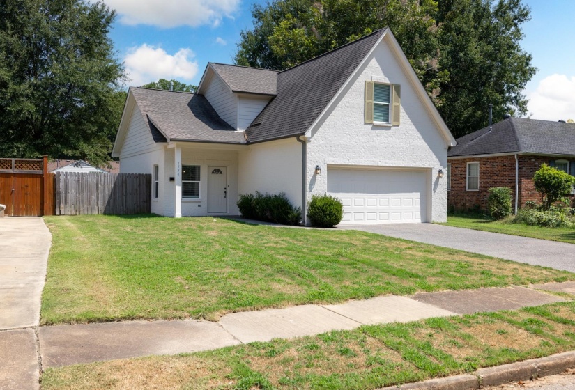 1534 DELMONT RD, Memphis, Tennessee 38117, 4 Bedroom Bedrooms, 6 Room Rooms,2.1 BathroomBathrooms,Residential,For Sale,DELMONT,0,10229324