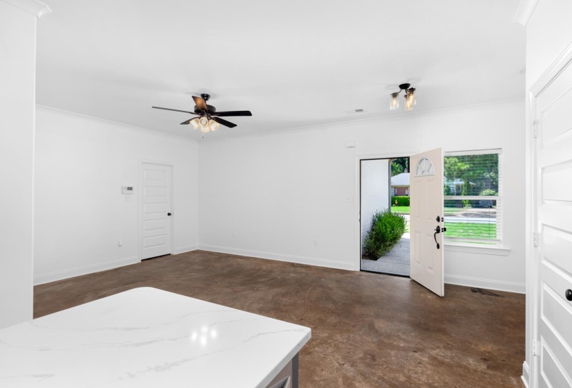 1534 DELMONT RD, Memphis, Tennessee 38117, 4 Bedroom Bedrooms, 6 Room Rooms,2.1 BathroomBathrooms,Residential,For Sale,DELMONT,0,10229324