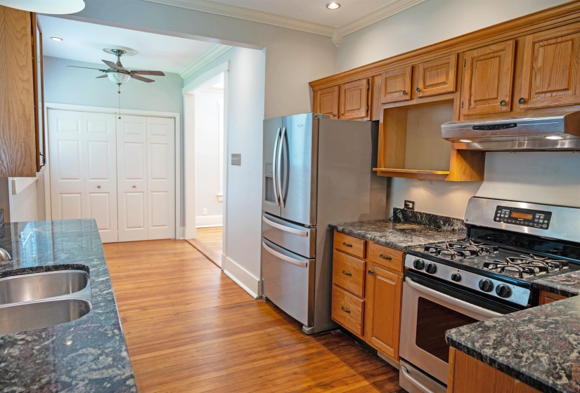1971 VINTON AVE, Memphis, Tennessee 38104, 5 Bedroom Bedrooms, 8 Room Rooms,2 BathroomBathrooms,Residential,For Sale,VINTON,0,10229325