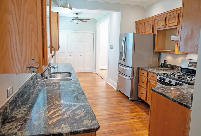 1971 VINTON AVE, Memphis, Tennessee 38104, 5 Bedroom Bedrooms, 8 Room Rooms,2 BathroomBathrooms,Residential,For Sale,VINTON,0,10229325