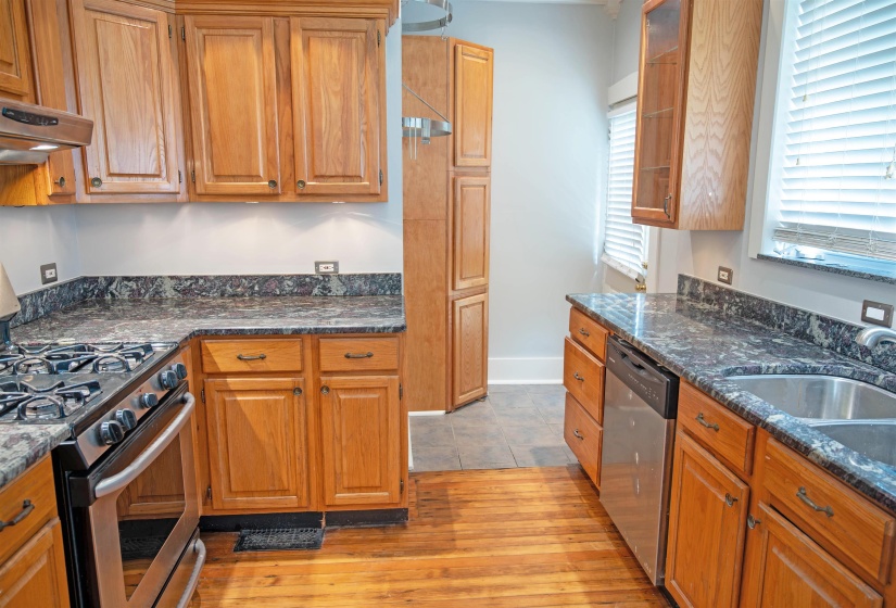 1971 VINTON AVE, Memphis, Tennessee 38104, 5 Bedroom Bedrooms, 8 Room Rooms,2 BathroomBathrooms,Residential,For Sale,VINTON,0,10229325