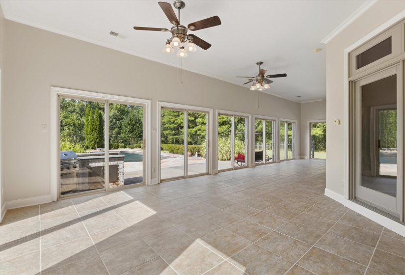 8676 OLD CREEK RD, Unincorporated, Tennessee 38125, 5 Bedroom Bedrooms, 14 Room Rooms,4.2 BathroomBathrooms,Residential,For Sale,OLD CREEK,0,10229334