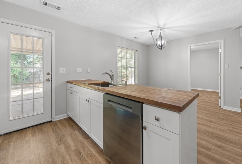 1673 CAMILLE WAY, Memphis, Tennessee 38016, 3 Bedroom Bedrooms, 6 Room Rooms,2.1 BathroomBathrooms,Residential,For Sale,CAMILLE,0,10229338