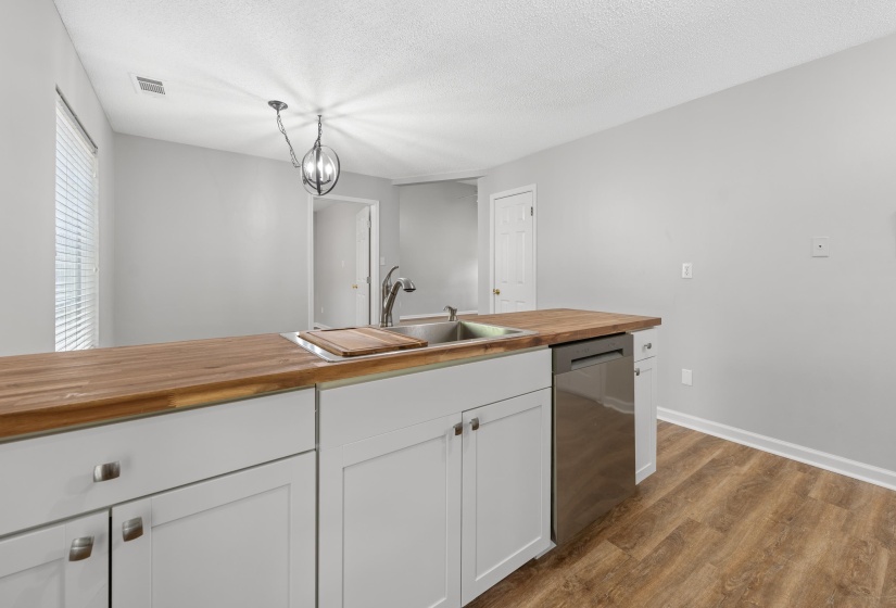 1673 CAMILLE WAY, Memphis, Tennessee 38016, 3 Bedroom Bedrooms, 6 Room Rooms,2.1 BathroomBathrooms,Residential,For Sale,CAMILLE,0,10229338