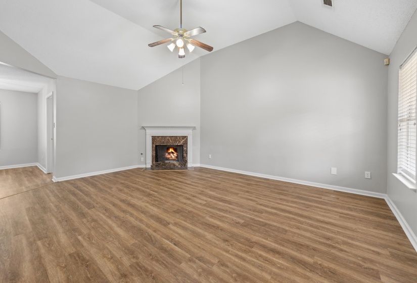 1673 CAMILLE WAY, Memphis, Tennessee 38016, 3 Bedroom Bedrooms, 6 Room Rooms,2.1 BathroomBathrooms,Residential,For Sale,CAMILLE,0,10229338