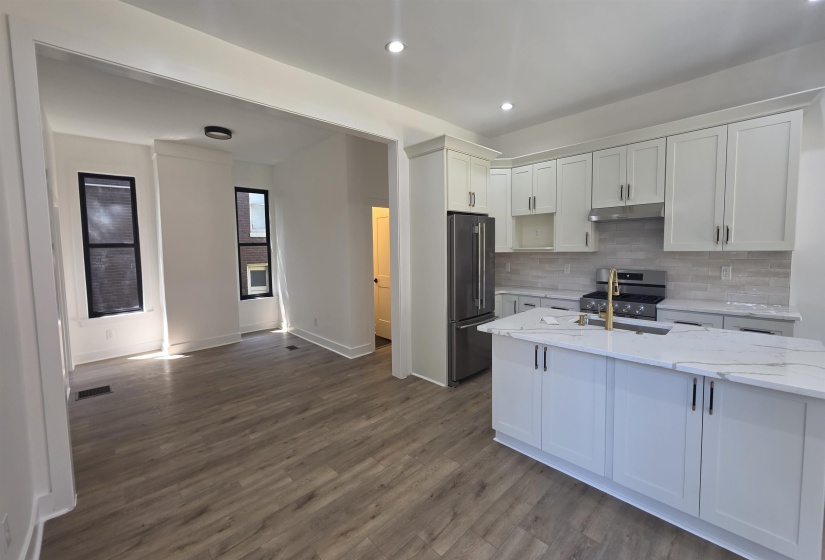 310 GARLAND ST, Memphis, Tennessee 38104, 5 Bedroom Bedrooms, 10 Room Rooms,3.2 BathroomBathrooms,Residential,For Sale,GARLAND,0,10229356