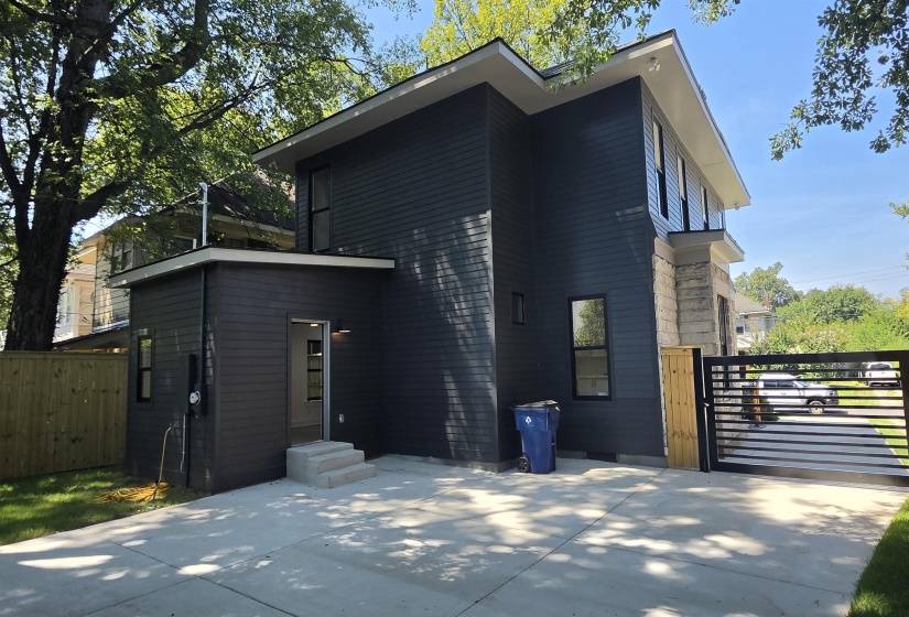 310 GARLAND ST, Memphis, Tennessee 38104, 5 Bedroom Bedrooms, 10 Room Rooms,3.2 BathroomBathrooms,Residential,For Sale,GARLAND,0,10229356