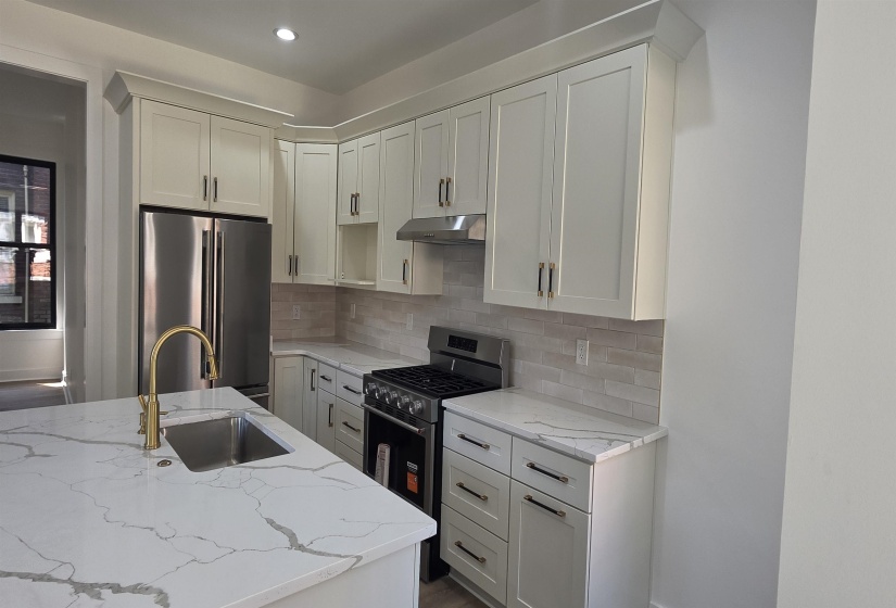 310 GARLAND ST, Memphis, Tennessee 38104, 5 Bedroom Bedrooms, 10 Room Rooms,3.2 BathroomBathrooms,Residential,For Sale,GARLAND,0,10229356
