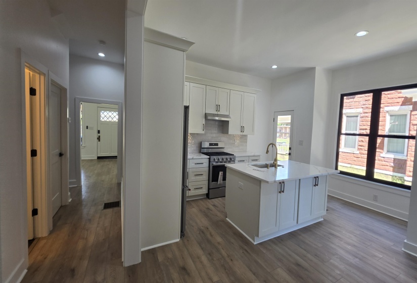 310 GARLAND ST, Memphis, Tennessee 38104, 5 Bedroom Bedrooms, 10 Room Rooms,3.2 BathroomBathrooms,Residential,For Sale,GARLAND,0,10229356