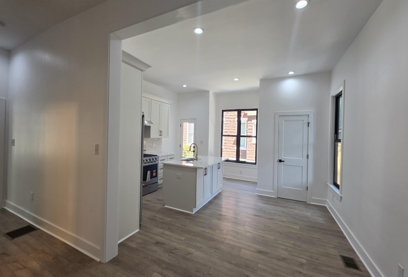 310 GARLAND ST, Memphis, Tennessee 38104, 5 Bedroom Bedrooms, 10 Room Rooms,3.2 BathroomBathrooms,Residential,For Sale,GARLAND,0,10229356
