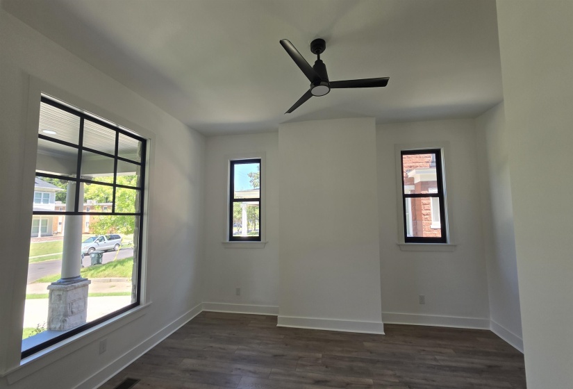 310 GARLAND ST, Memphis, Tennessee 38104, 5 Bedroom Bedrooms, 10 Room Rooms,3.2 BathroomBathrooms,Residential,For Sale,GARLAND,0,10229356