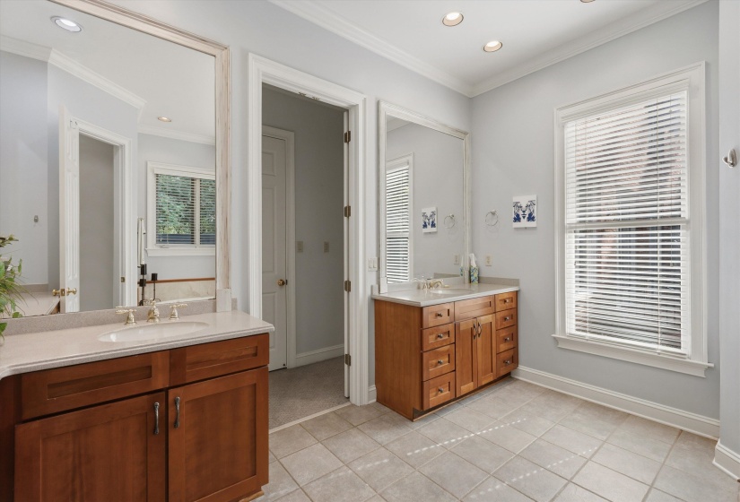 4639 PERKINS MANOR CV, Memphis, Tennessee 38117, 5 Bedroom Bedrooms, 11 Room Rooms,4.1 BathroomBathrooms,Residential,For Sale,PERKINS MANOR,0,10229358