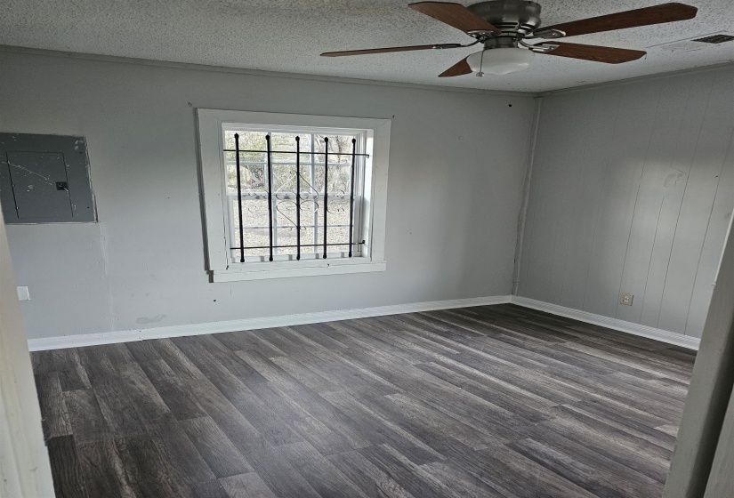 2105 FARRINGTON ST, Memphis, Tennessee 38109, 2 Bedroom Bedrooms, 2 Room Rooms,1 BathroomBathrooms,Residential,For Sale,FARRINGTON,0,10229359