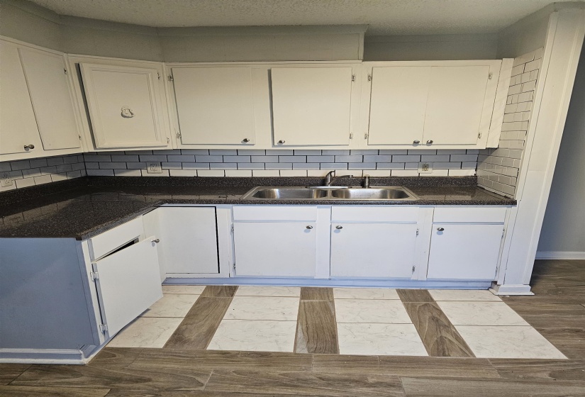 2105 FARRINGTON ST, Memphis, Tennessee 38109, 2 Bedroom Bedrooms, 2 Room Rooms,1 BathroomBathrooms,Residential,For Sale,FARRINGTON,0,10229359