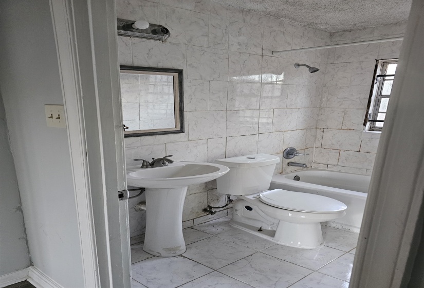 2105 FARRINGTON ST, Memphis, Tennessee 38109, 2 Bedroom Bedrooms, 2 Room Rooms,1 BathroomBathrooms,Residential,For Sale,FARRINGTON,0,10229359