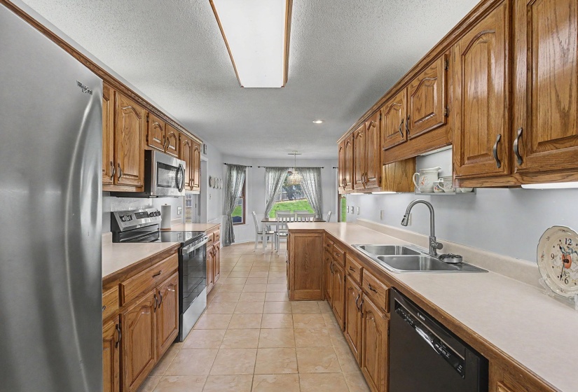 2729 SHADOW POINT CV, Memphis, Tennessee 38016, 4 Bedroom Bedrooms, 8 Room Rooms,2.1 BathroomBathrooms,Residential,For Sale,SHADOW POINT,0,10229360