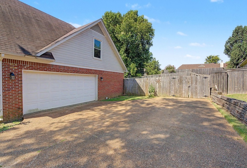 2729 SHADOW POINT CV, Memphis, Tennessee 38016, 4 Bedroom Bedrooms, 8 Room Rooms,2.1 BathroomBathrooms,Residential,For Sale,SHADOW POINT,0,10229360