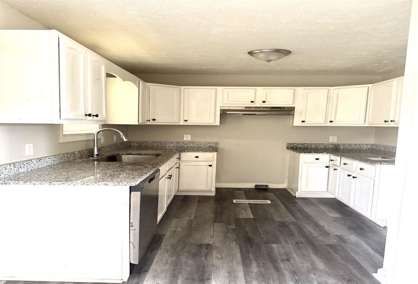 8 CHANNING LOOP, Brownsville, Tennessee 38012, 3 Bedroom Bedrooms, 5 Room Rooms,2 BathroomBathrooms,Residential,For Sale,CHANNING,0,10229362