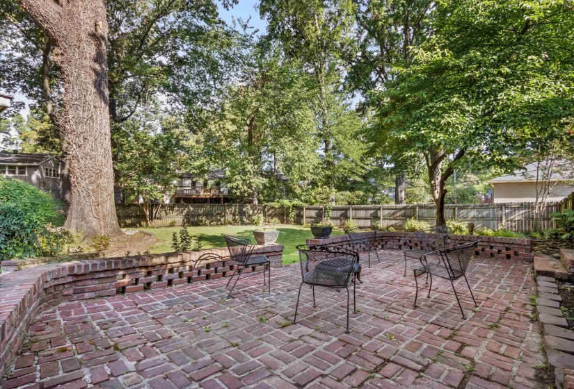 239 GARDENIA DR, Memphis, Tennessee 38117, 3 Bedroom Bedrooms, 7 Room Rooms,2 BathroomBathrooms,Residential,For Sale,GARDENIA,0,10229363