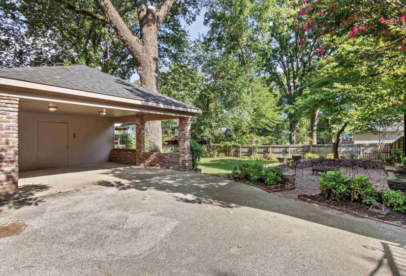 239 GARDENIA DR, Memphis, Tennessee 38117, 3 Bedroom Bedrooms, 7 Room Rooms,2 BathroomBathrooms,Residential,For Sale,GARDENIA,0,10229363