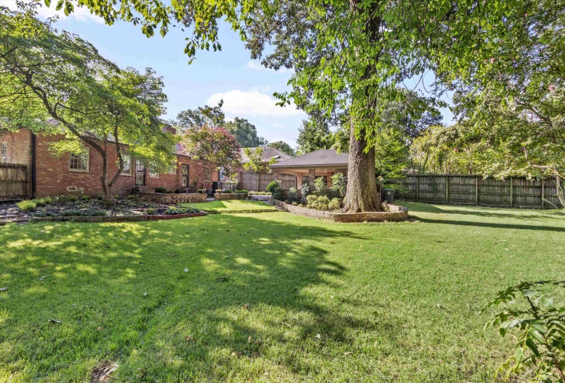 239 GARDENIA DR, Memphis, Tennessee 38117, 3 Bedroom Bedrooms, 7 Room Rooms,2 BathroomBathrooms,Residential,For Sale,GARDENIA,0,10229363
