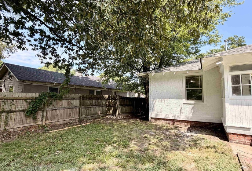 1701 FAXON AVE, Memphis, Tennessee 38112, 2 Bedroom Bedrooms, 5 Room Rooms,1 BathroomBathrooms,Residential,For Sale,FAXON,0,10229365