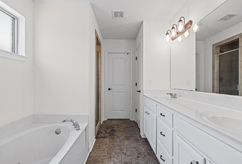 155 HIDDEN GARDEN DR, Oakland, Tennessee 38060, 4 Bedroom Bedrooms, 7 Room Rooms,2.1 BathroomBathrooms,Residential,For Sale,HIDDEN GARDEN,0,10229366