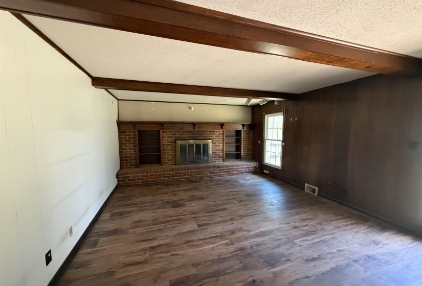 3410 EMERALD ST, Memphis, Tennessee 38115, 4 Bedroom Bedrooms, 9 Room Rooms,2 BathroomBathrooms,Residential,For Sale,EMERALD,0,10229368