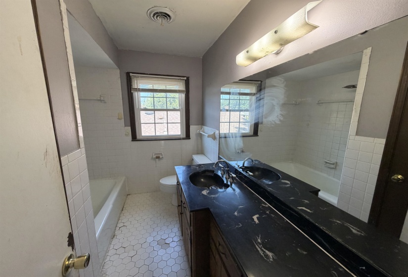 3410 EMERALD ST, Memphis, Tennessee 38115, 4 Bedroom Bedrooms, 9 Room Rooms,2 BathroomBathrooms,Residential,For Sale,EMERALD,0,10229368